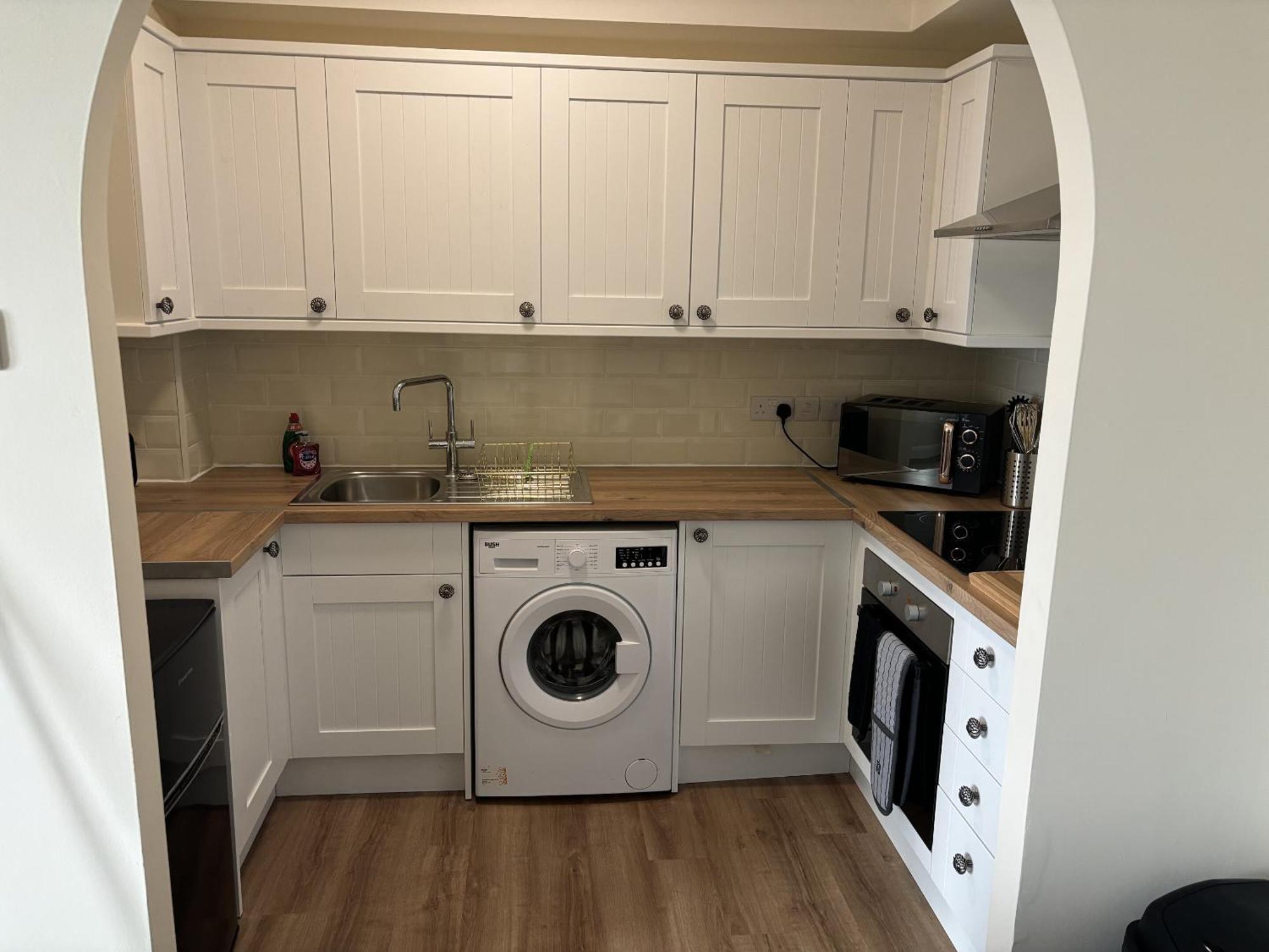 Central - 1 Bed, Cosy Retreat Swindon Eksteriør bilde