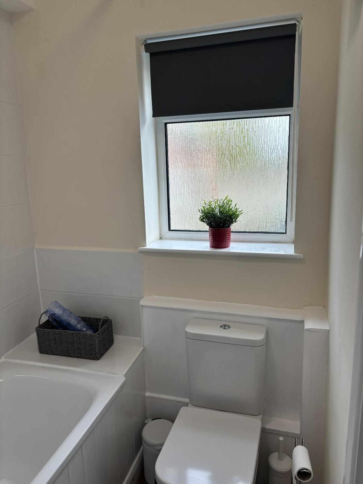 Central - 1 Bed, Cosy Retreat Swindon Eksteriør bilde